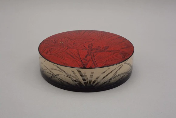 Covered Box with Morning Mist Design in Kinma