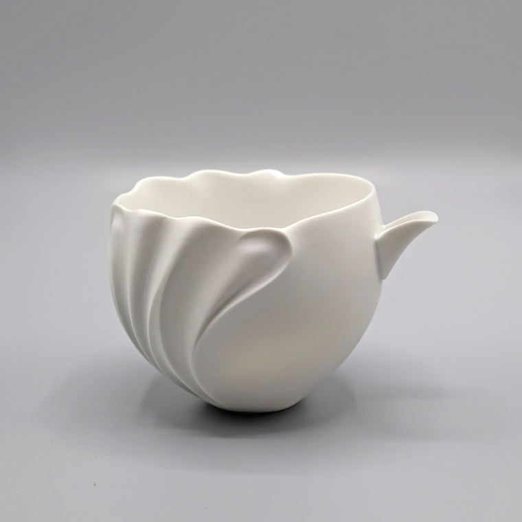 photo White Porcelain Sake Server