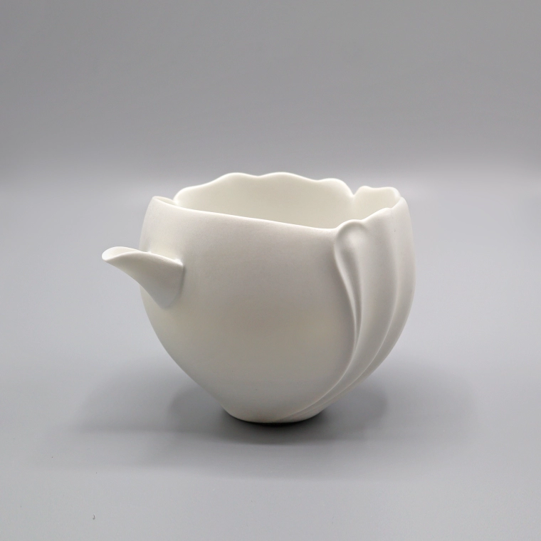 photo White Porcelain Sake Server
