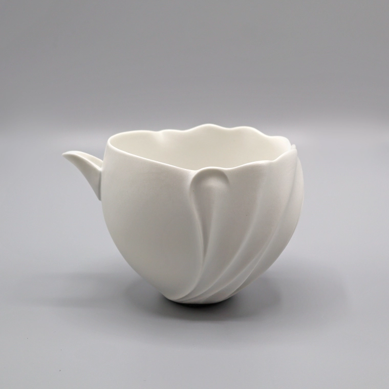 photo White Porcelain Sake Server