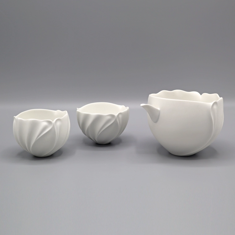 photo White Porcelain Sake Server