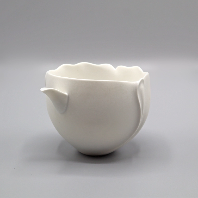 photo White Porcelain Sake Server