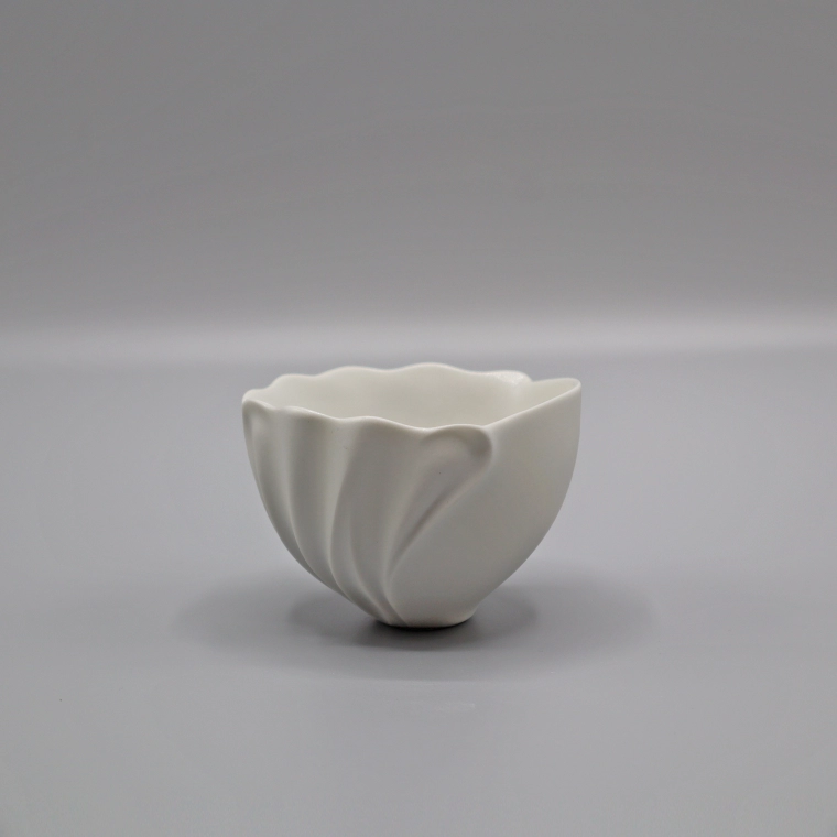 photo White Porcelain Sake Cup