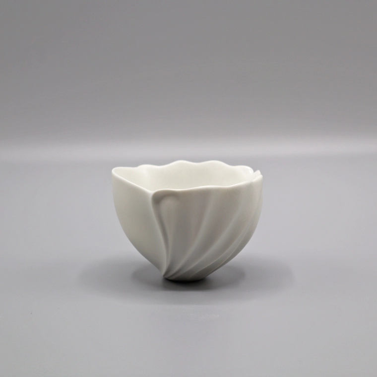photo White Porcelain Sake Cup