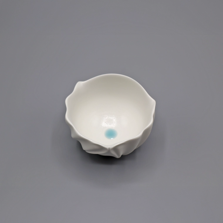 photo White Porcelain Sake Cup