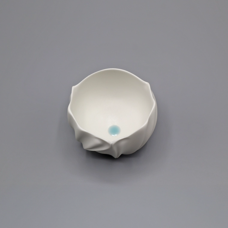 photo White Porcelain Sake Cup