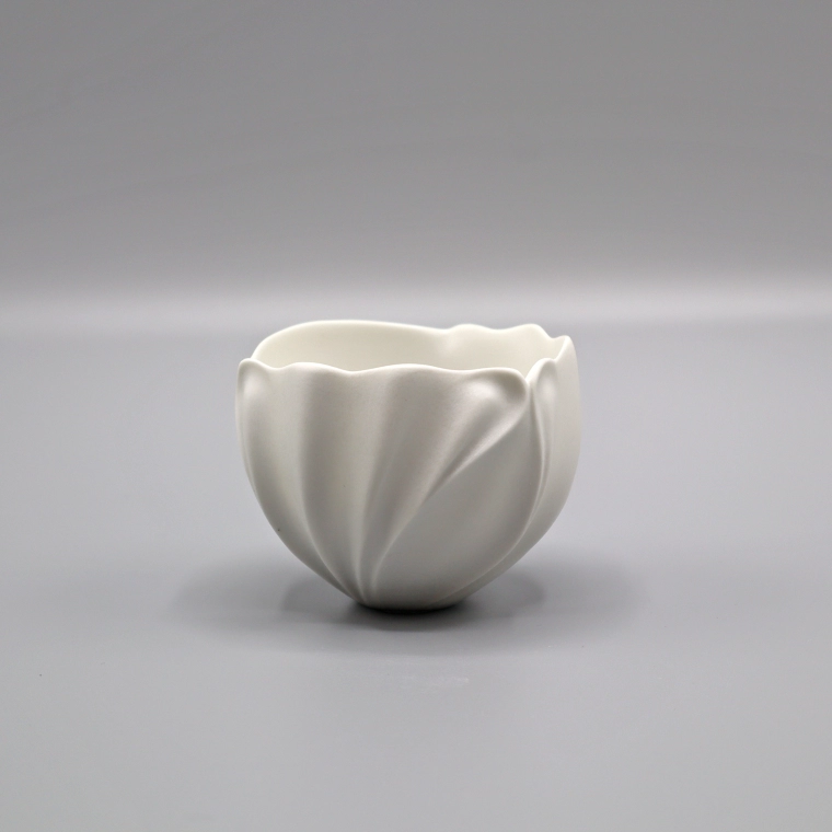 photo White Porcelain Sake Cup