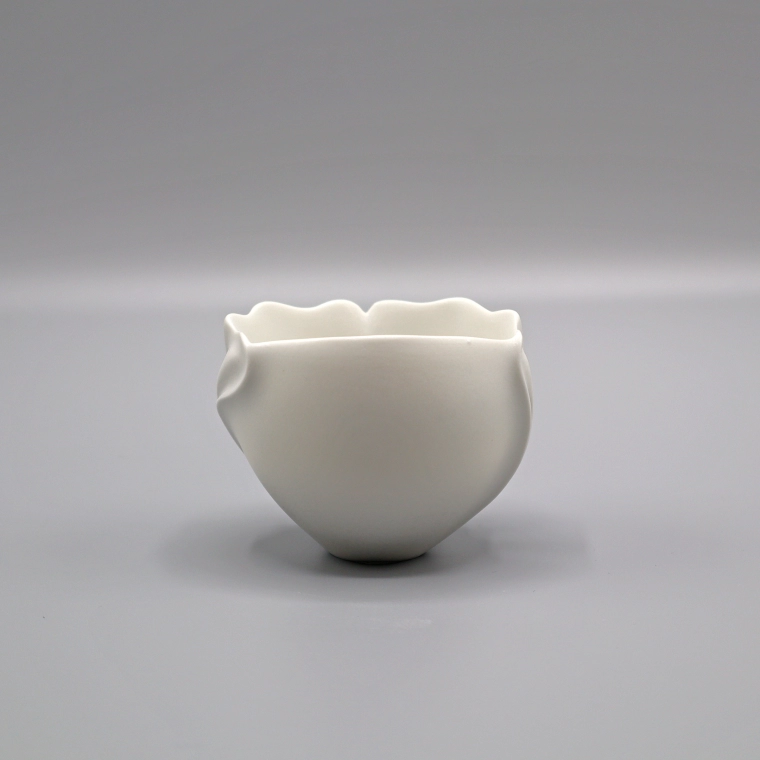 photo White Porcelain Sake Cup