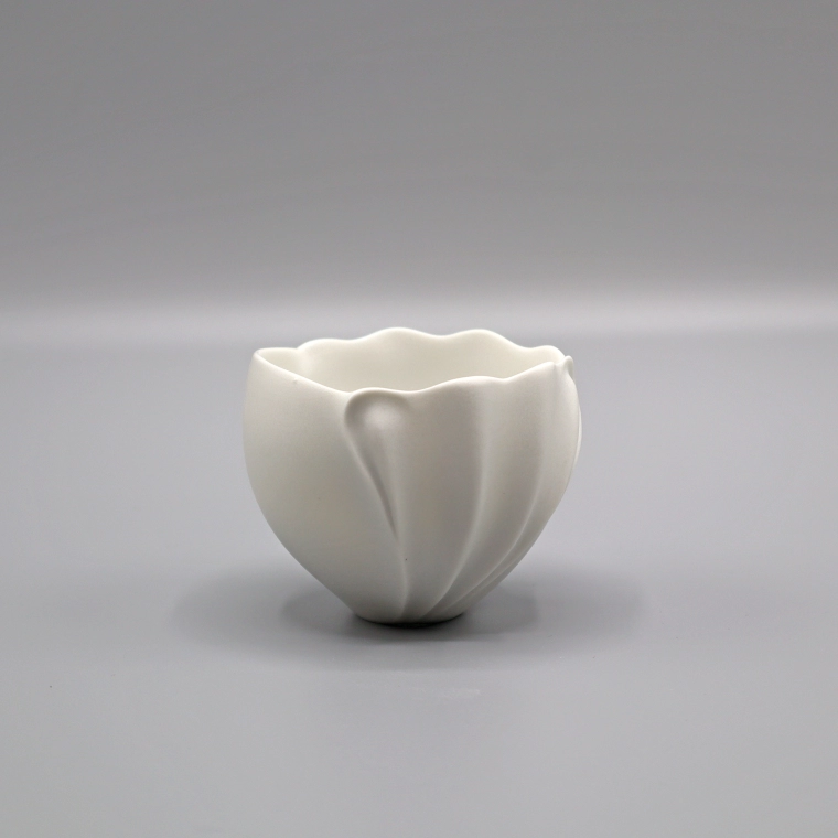 photo White Porcelain Sake Cup