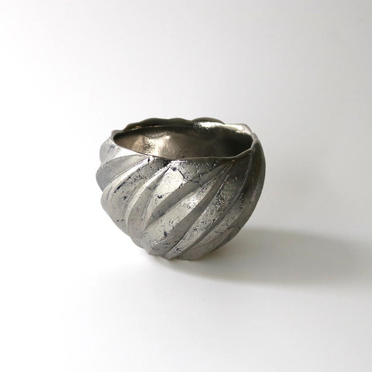 photo Sake Cup with Platinum and Zaffer Decoration