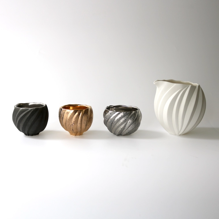 photo Sake Cup with Platinum and Zaffer Decoration