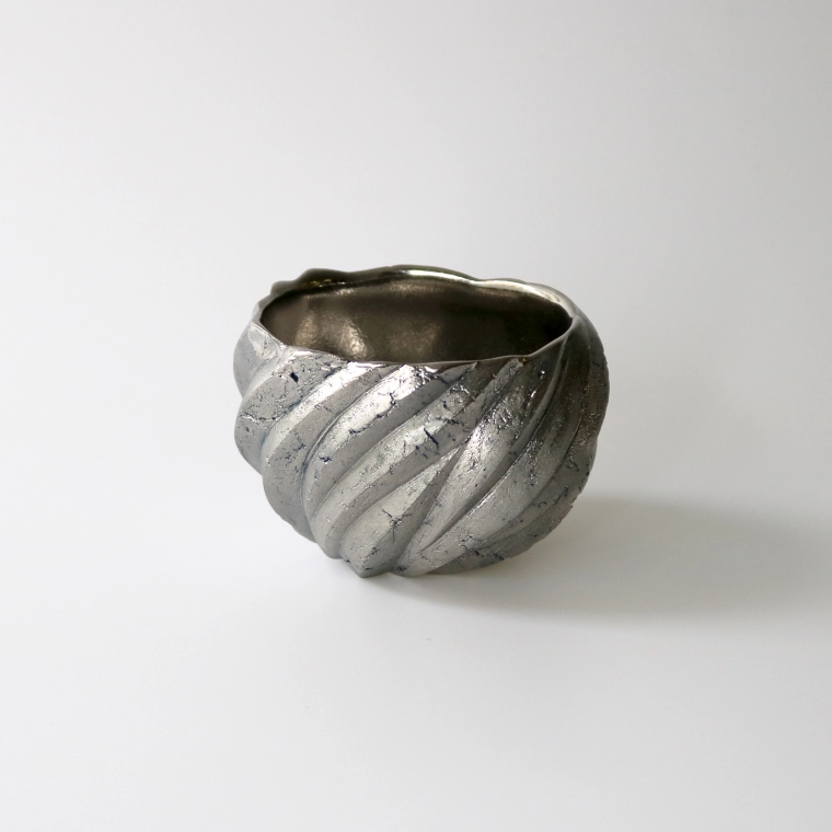 photo Sake Cup with Platinum and Zaffer Decoration