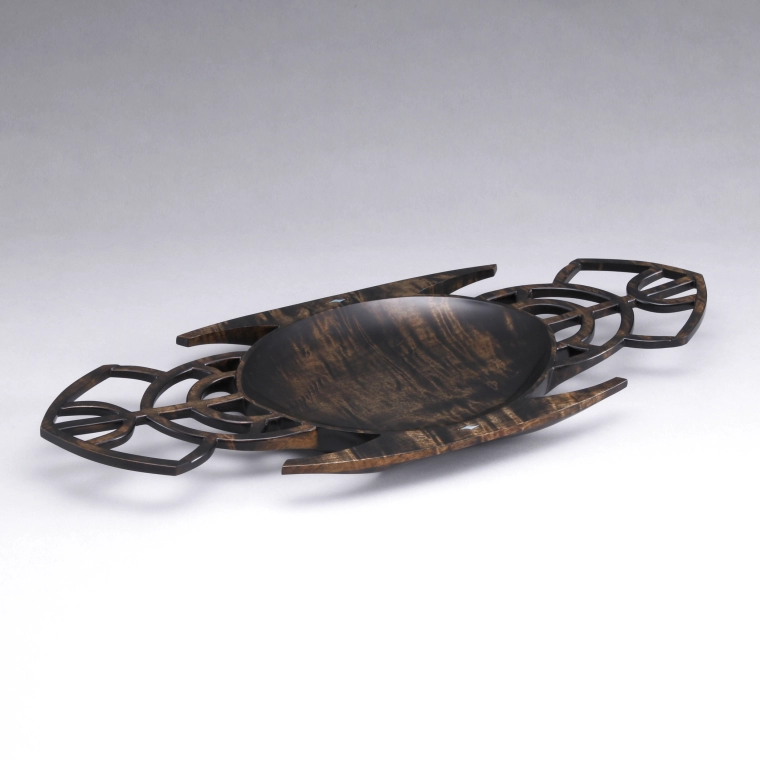 photo Vessel of Horse Chestnut Wood Made by Hand Carving and Finished in Wiped Urushi