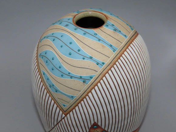 【骨董】白磁象嵌花草文茶碗　松南申相浩 白釉線文象嵌花器(黒井 千左)｜ギャラリージャパン