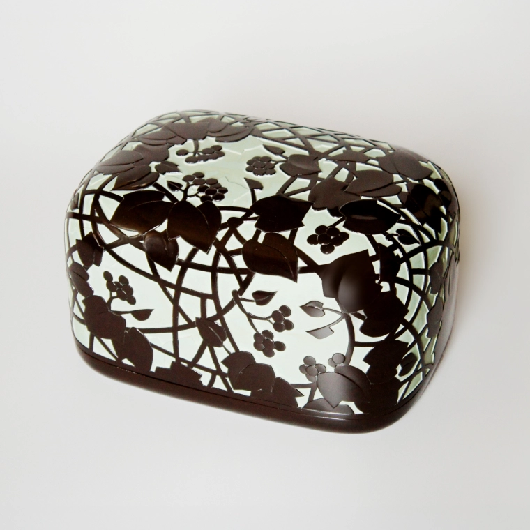 photo Box with Design in Urushi Carving "Wild Grapevine"