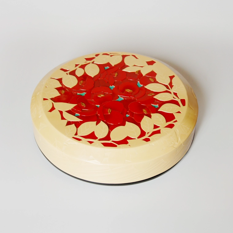 photo Box with Design in Urushi Carving "Fallen Camellias"