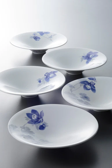 時代物 古染付纏枝花卉紋皿 唐木灰皿 呉須 青花 ウブ品 入手困難WWTT332 時代物 古染付纏枝花卉紋皿 唐木灰皿 呉須 青花 ウブ品 入手困難