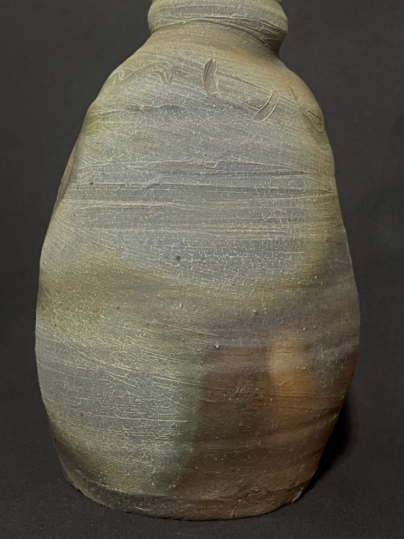 photo Bizen Vase with Kasegoma (Matte Ash Glaze) Effect