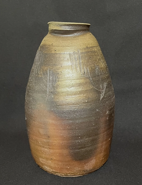 photo Bizen Vase with Kasegoma (Matte Ash Glaze) Effect