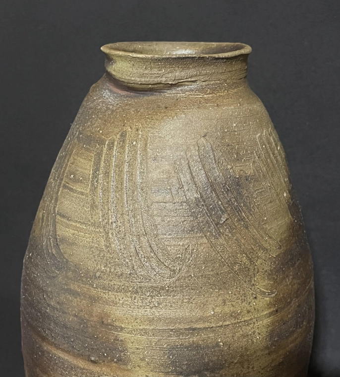 photo Bizen Vase with Kasegoma (Matte Ash Glaze) Effect