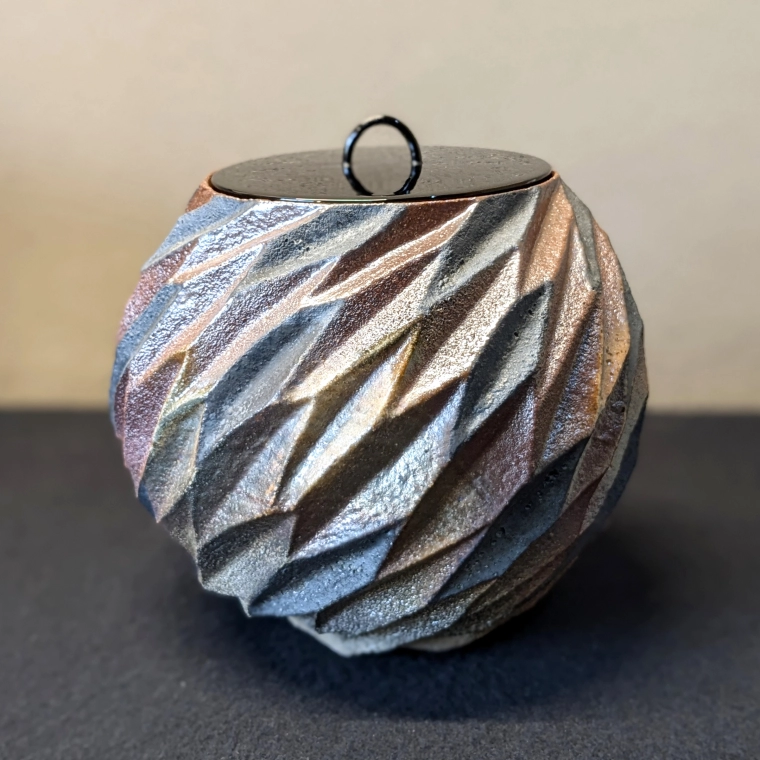 photo Sue Karatsu Fresh Water Jar