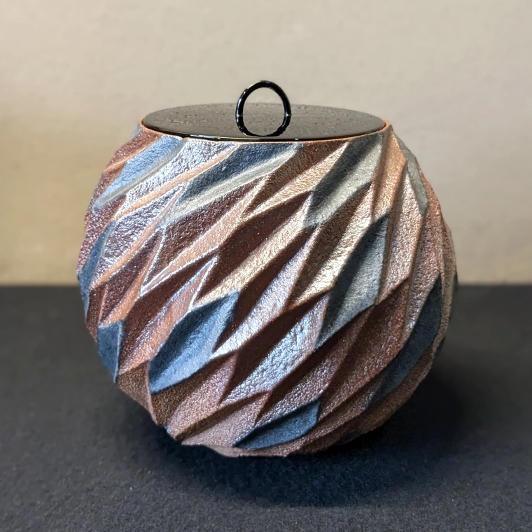 photo Sue Karatsu Fresh Water Jar