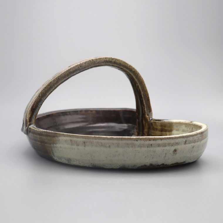 photo Chōsen Karatsu Half-Moon-Shaped Bowl with Handle