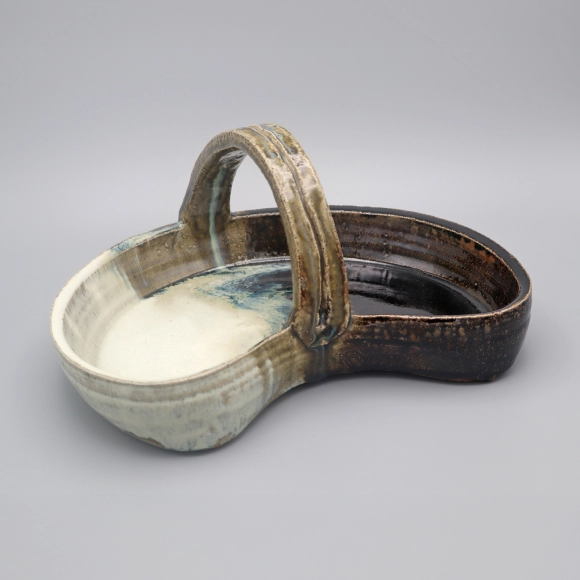 Chōsen Karatsu Half-Moon-Shaped Bowl with Handle