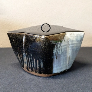 Pine Bark Diamond Shaped Chōsen Karatsu Fresh Water Jar