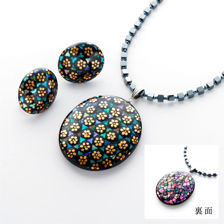 photo Pendant and Earrings Set with Gold Paint and Mother-of-pearl Inlay in Somata Style
