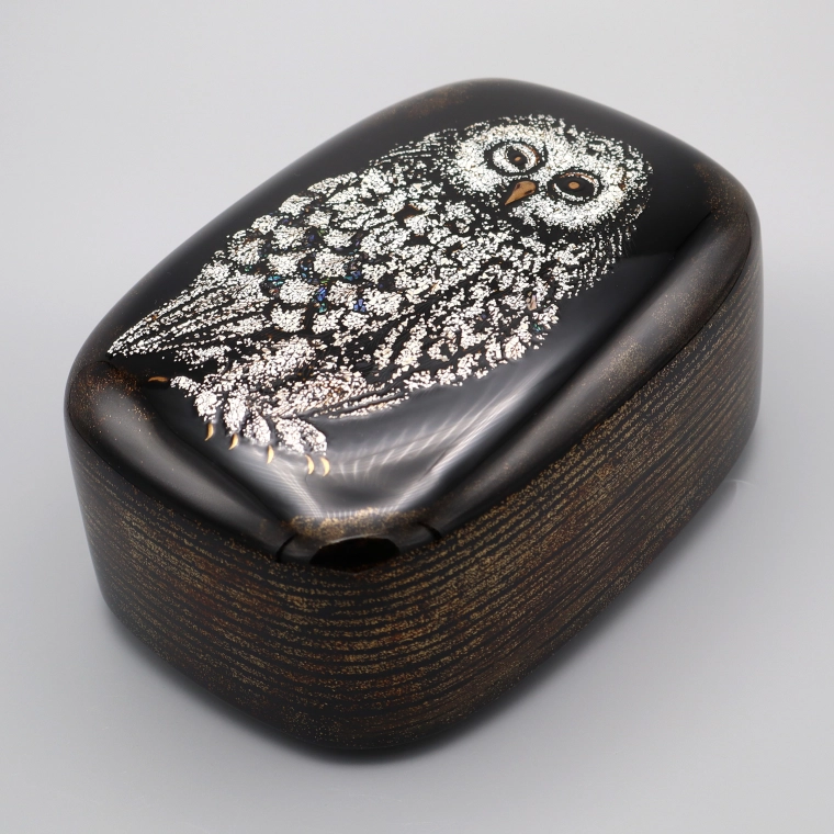 photo Kanshitsu Box with Design in Makie “Owl”