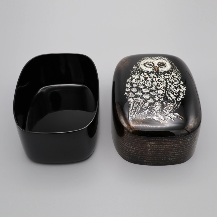 photo Kanshitsu Box with Design in Makie “Owl”
