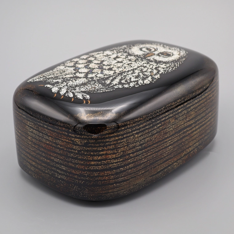 photo Kanshitsu Box with Design in Makie “Owl”