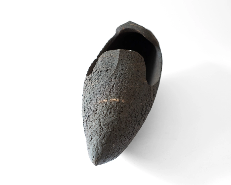 写真：Black Ripple Form