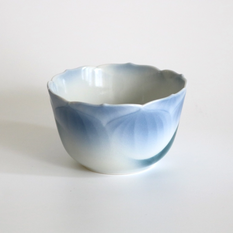 写真：染付酒盃「蓮彩-blue-」