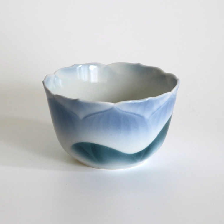 写真：染付酒盃「蓮彩-blue-」