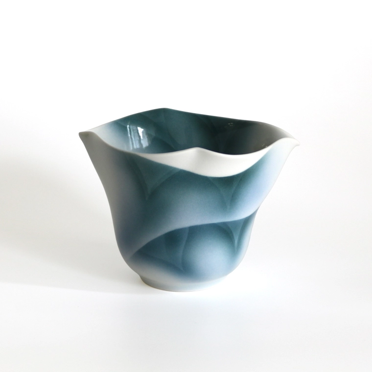 photo Lipped Bowl with Design in Underglaze Blue "Lotus Leaf"