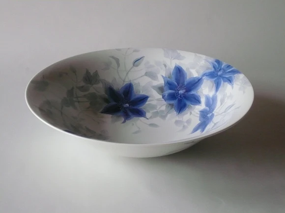 Bowl with Clematis Design in Underglaze Blue