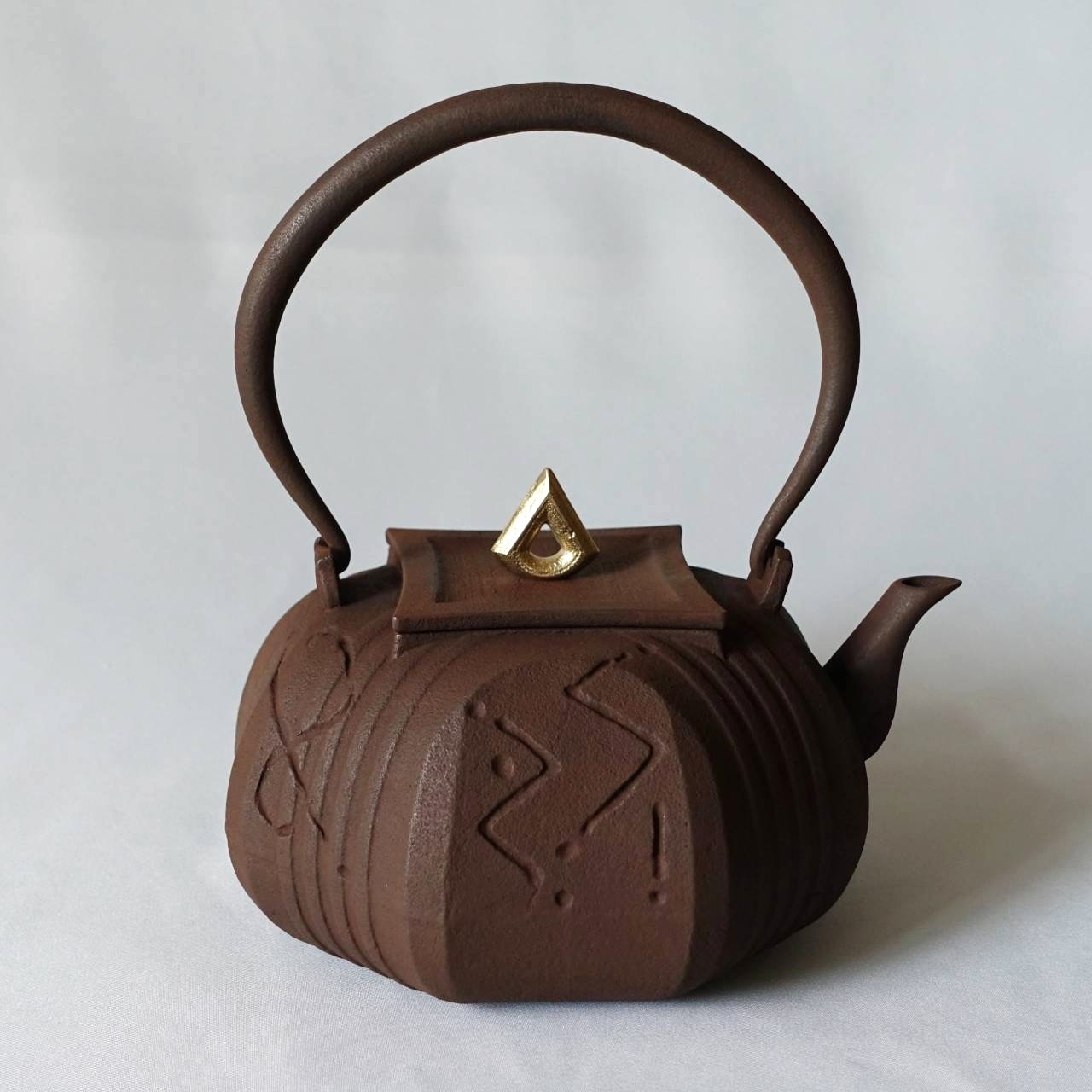 Japanese Pig Iron Kettle “Memory”