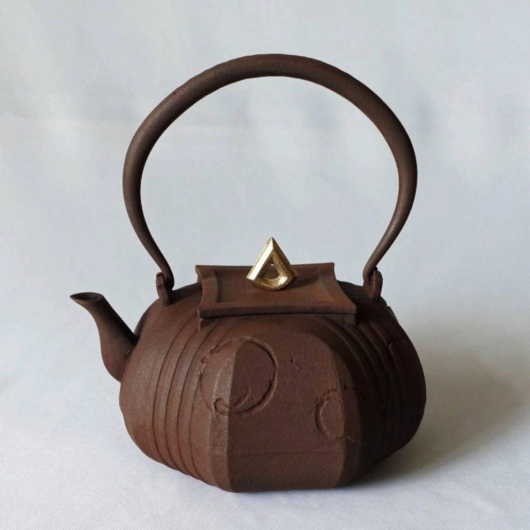 photo Japanese Pig Iron Iron Kettle "Memory"