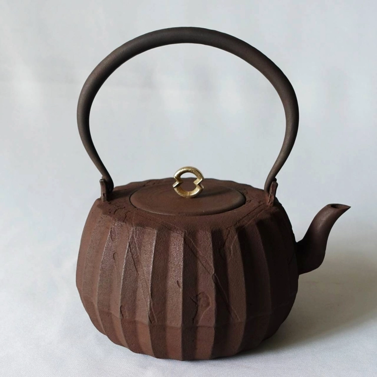 photo Japanese Pig Iron Iron Kettle "Murasame (Passing Shower)"