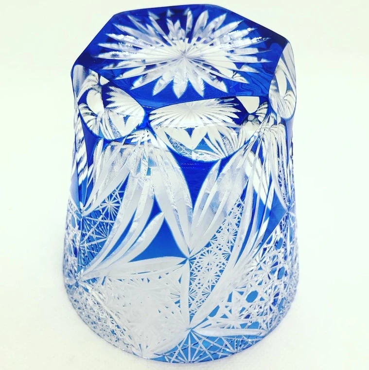 photo Blue Rocks Glass with Five Chrysanthemums Blooming