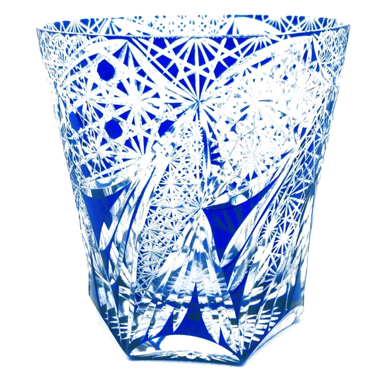 photo Rocks Glass with Five Chrysanthemums Blooming