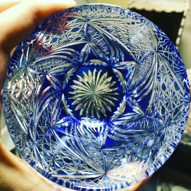 photo Blue Rocks Glass with Five Chrysanthemums Blooming