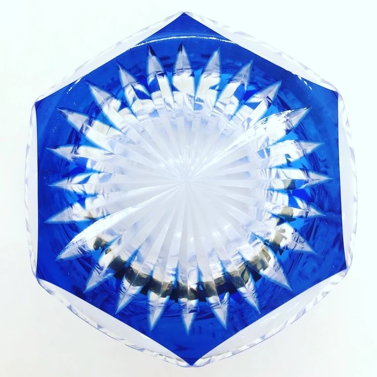 photo Blue Rocks Glass with Five Chrysanthemums Blooming