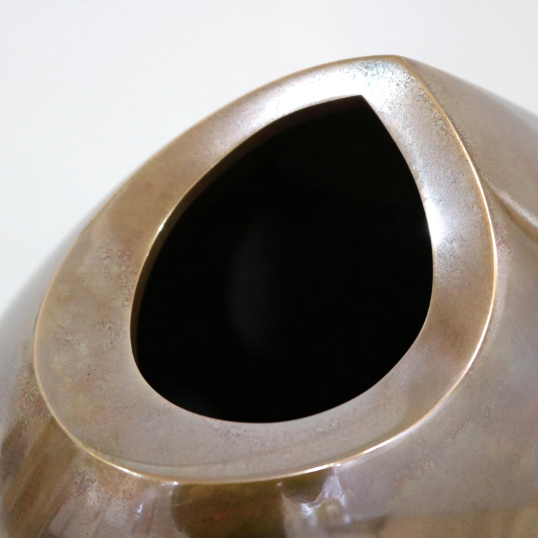 photo Flower Vessel of Cast Copper