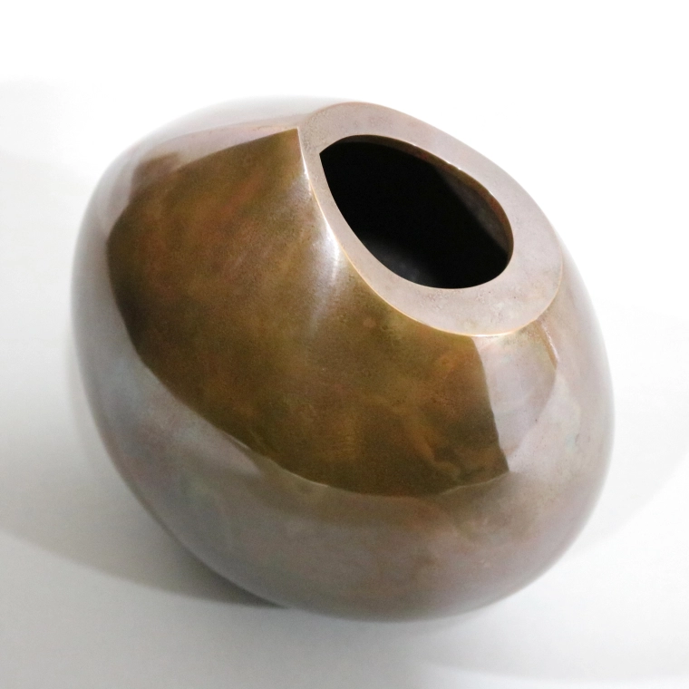 photo Flower Vessel of Cast Copper