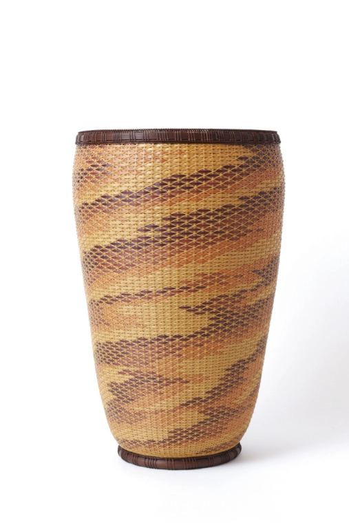 photo Flower Basket in Chidori Weave "Hazy Curtain of Cherry Blossoms"