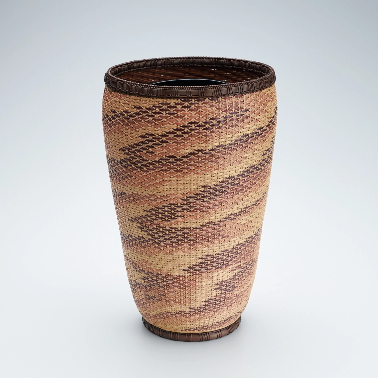 photo Flower Basket in Chidori Weave "Hazy Curtain of Cherry Blossoms"