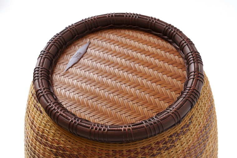 photo Flower Basket in Chidori Weave "Hazy Curtain of Cherry Blossoms"